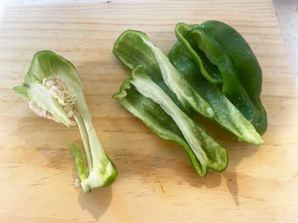 種がバラバラにならない『ピーマンの切り方』　「早く知りたかった」「めっちゃ簡単」