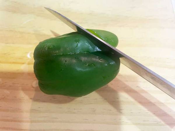 種がバラバラにならない『ピーマンの切り方』　「早く知りたかった」「めっちゃ簡単」