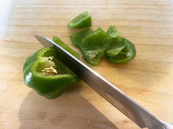 種がバラバラにならない『ピーマンの切り方』　「早く知りたかった」「めっちゃ簡単」