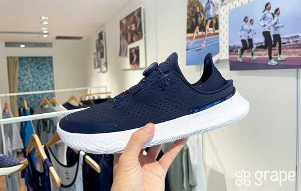 アンダーアーマーの大人気シューズに新色！「安定感がすごい」