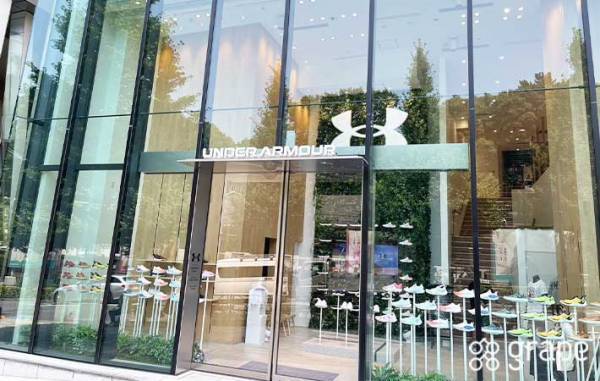 アンダーアーマーの大人気シューズに新色！「安定感がすごい」