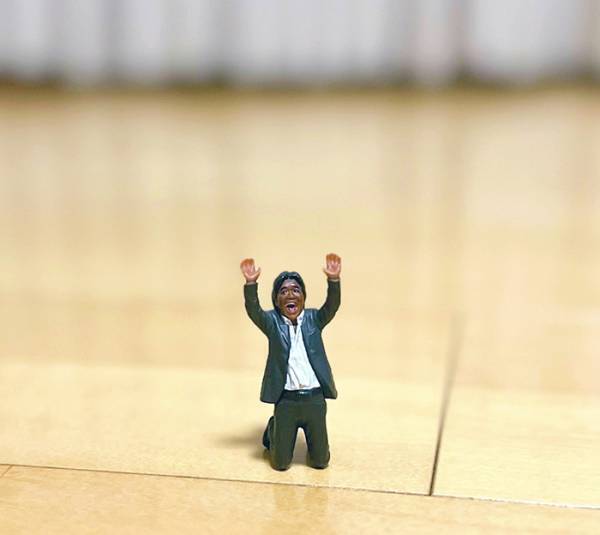 「デカい虫かと思ってギョッとした」　まさかの正体に「電車で見るんじゃなかった」「腹が痛い」