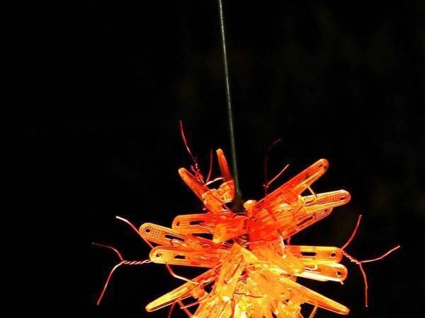 身近な『アレ』で作った線香花火　作品に「すごい」「本物かと思った」