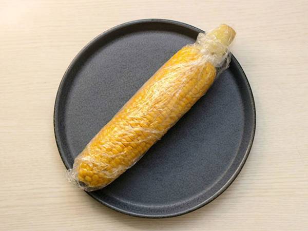 シェフ直伝、トウモロコシをおいしく食べる裏技に「これは楽」「まじでおいしい」