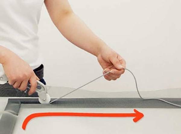 穴のあいた網戸、夏でもそのまま？　カインズ直伝！不器用でもできる『張り替えのコツ』