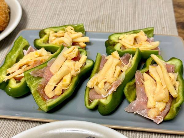 「火なんか通してられっか、めんどくせえ」　ピーマンを生のまま使う１品に「この手があったか！」