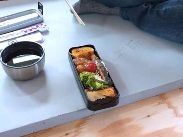 「おかずは７品作ってくれや」　大工の夫の要望を叶えた『弁当』、オチに「笑った」「いい夫婦」