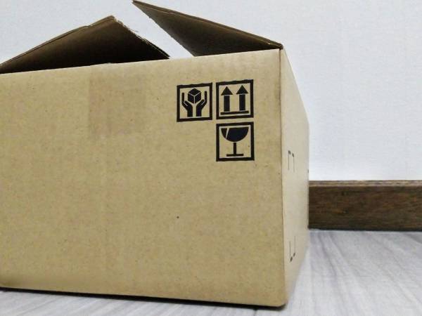 ダンボールを簡単に開けるには？　カッター不要の方法に「これは簡単」「次からコレ」