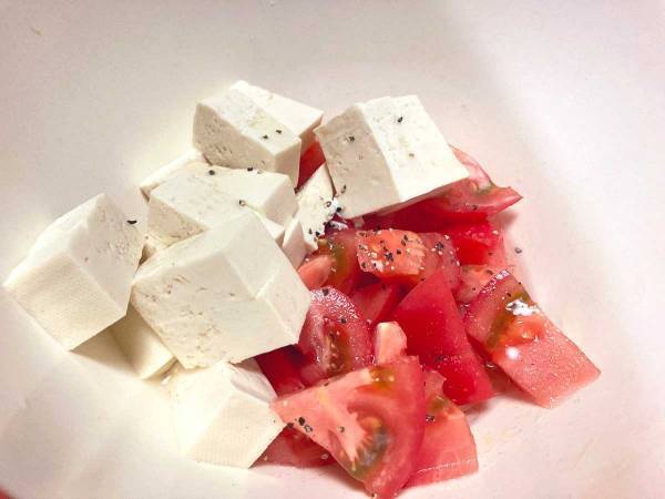 「シンプルだからこそ飽きない」　全農の『トマトのサラダ』に「簡単でウマい」「定番にしたい味」