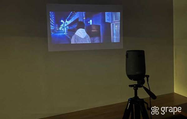 小型プロジェクター『ZenBeam Latte L1』がすごい！「美しい！」