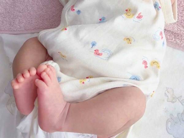 「最高にかわいい」　母親が偶然目撃した、赤ちゃんのポーズにキュンキュンする人続出