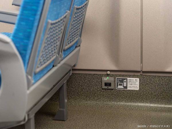 JR東海「新幹線のコンセントは家と違います」　正しい使い方に「知らなかった…」