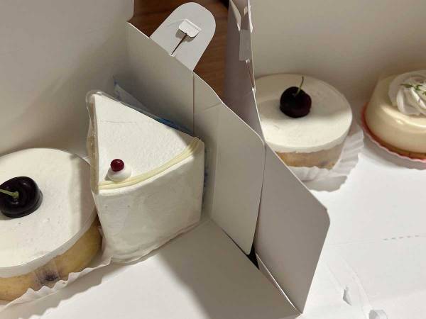 夫のためにケーキを買ってきた妻　家に帰ると同じ箱が置いてあって…？