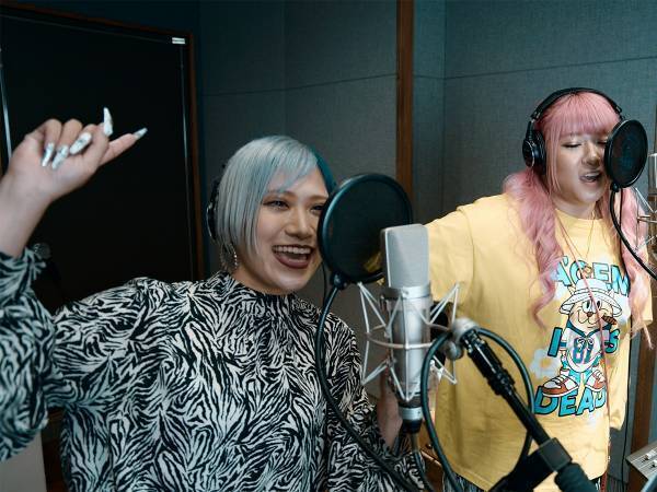 ギャルとチャラ男が歌う『イケナイ太陽』の替え歌　歌詞の意味は…？