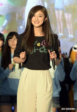 結婚を発表した元『Berryz工房』熊井友理奈　お相手に「似合いすぎ」「ピッタリの夫婦！」