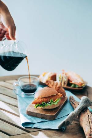 「コーヒーだと思ったのに…」「ムズムズする」　オシャレな写真に隠された秘密に、衝撃！