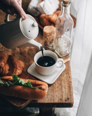 「コーヒーだと思ったのに…」「ムズムズする」　オシャレな写真に隠された秘密に、衝撃！