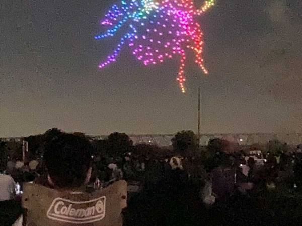 花火大会で目撃された、虹色の…　「かわいいし綺麗」「日本らしくてめちゃくちゃ好き」