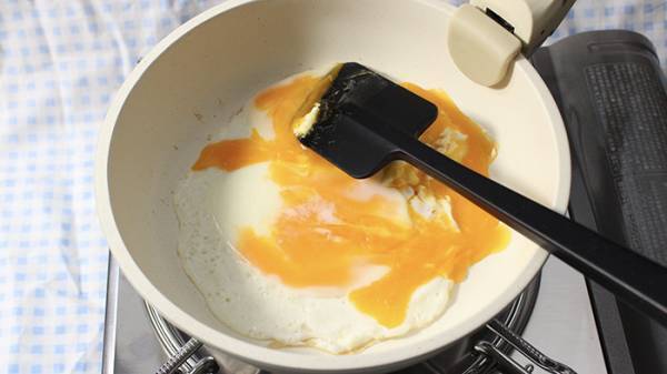 『ゆで卵を使わない』卵サンドの作り方　「その手があったか！」「天才か？」