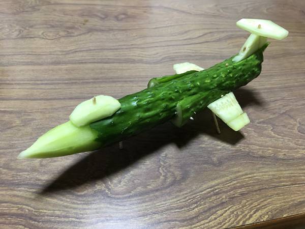 先祖に早く帰ってきてほしくて？　強すぎる精霊馬に「振り落とされるわ！」「発想に吹いた」