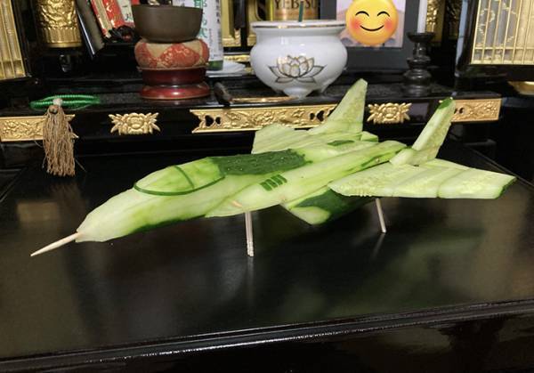 先祖に早く帰ってきてほしくて？　強すぎる精霊馬に「振り落とされるわ！」「発想に吹いた」