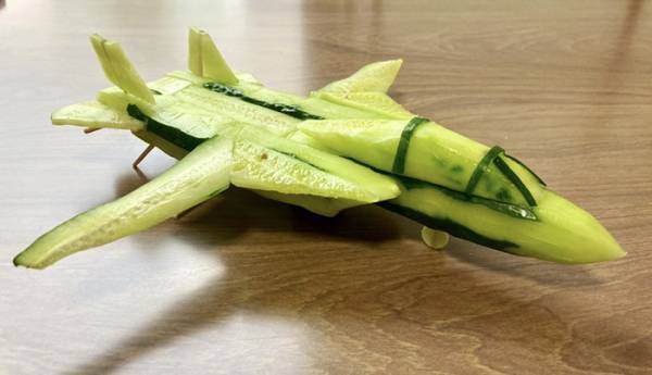 先祖に早く帰ってきてほしくて？　強すぎる精霊馬に「振り落とされるわ！」「発想に吹いた」