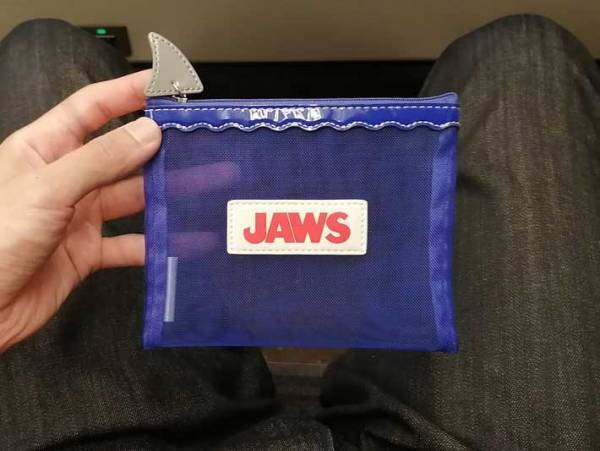 「東京駅で買った、最高なポーチを見てください」　コメント欄に「欲しい！」の声多数