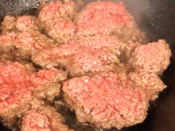 「カレーの肉はどれくらい炒める？」　プロの投稿に「この発想はなかった」「絶対おいしい」
