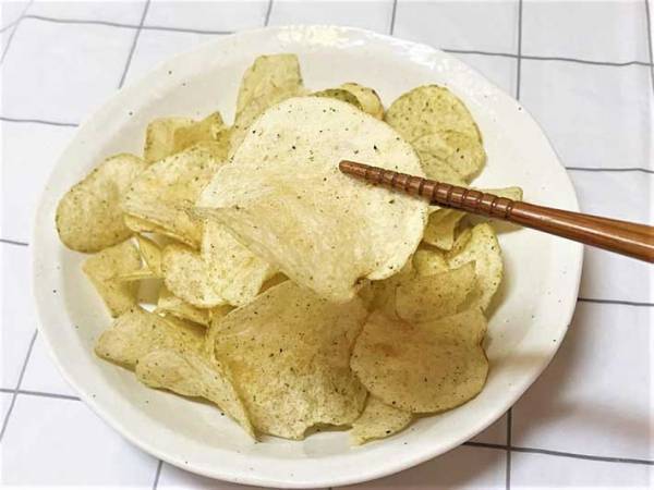 子供の頃から食べていた『のりしおのポテチ』を、大人になって食べ比べると…「驚きの連続」