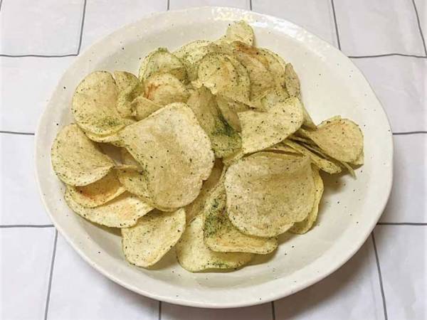 子供の頃から食べていた『のりしおのポテチ』を、大人になって食べ比べると…「驚きの連続」