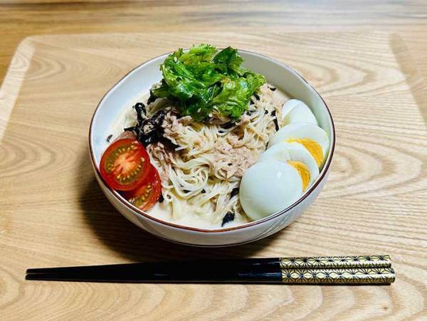 ツナと塩昆布のそうめんに、まさかのアレを足すと？　「ハマりすぎてヤバイ…」