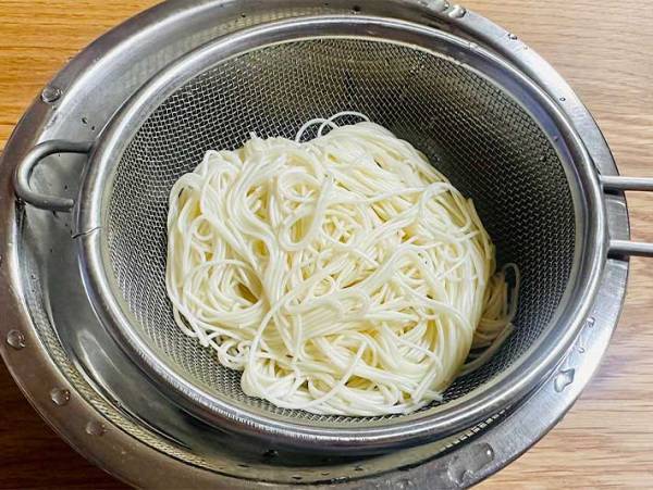 そうめん、食べるたびにゆでてる？　大量にゆでて保存するコツに「朗報だ」「余った時もいい」