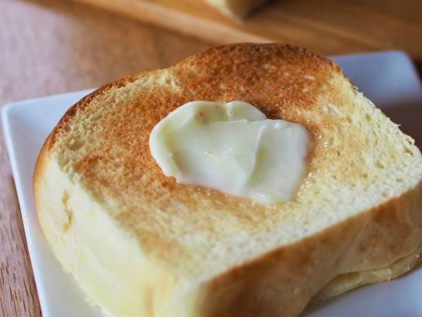 ホイルとラップ、食パンの保存に向いているのは？　正解に「目から鱗」「間違えてた」