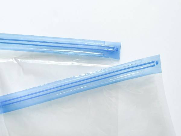 『フリーザーバッグ』をいとも簡単に真空状態にする方法　「保存に便利」「めっちゃいい」