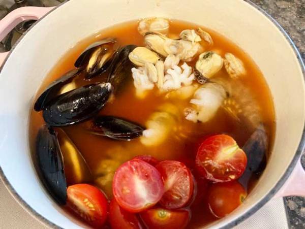 輸入雑貨店の不思議な調味料　煮込んでみると？　「サンフランシスコを感じる」「濃厚」