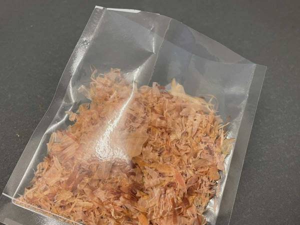 かつお節の小袋はアレで留める！　意外な方法に「天才」「こんなやり方があるなんて」