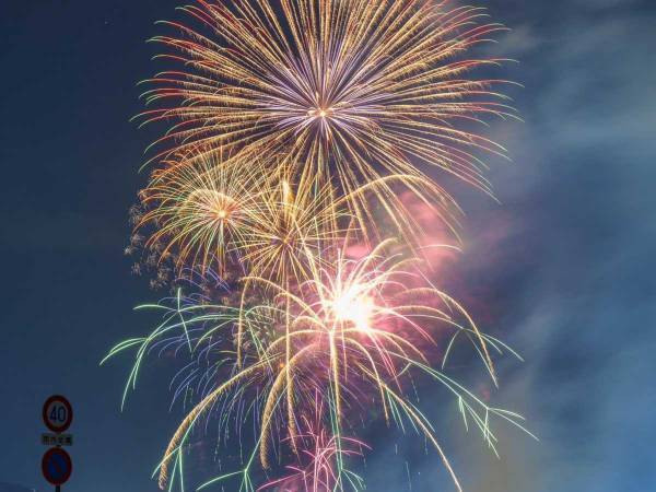 「同じ花火を撮りました」　夏の夜、兄と２人で写真撮影した結果がこちら