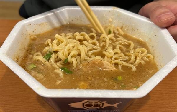 カップ麺を水で作るとこうなる！調理して分かった『違い』とは？