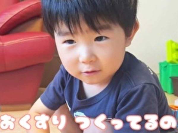 おままごとで祖母に薬を作る３歳児　祖母がかかった病名に「吹き出した」「そうかも」