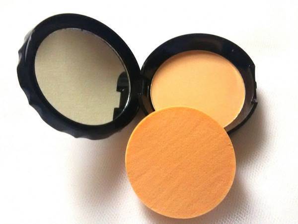 ファンデが服に付いてももう慌てない！　洗濯機メーカーが教える落とし方と応急処置