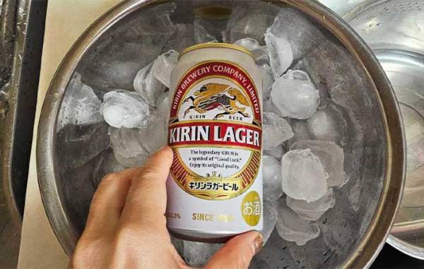 ぬるい缶飲料を『秒でワイルドに冷やす裏技』　「冷やし忘れたらやる」「くるくる…」