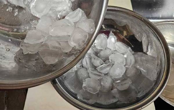 ぬるい缶飲料を『秒でワイルドに冷やす裏技』　「冷やし忘れたらやる」「くるくる…」