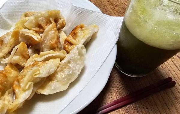 ぬるい缶飲料を『秒でワイルドに冷やす裏技』　「冷やし忘れたらやる」「くるくる…」