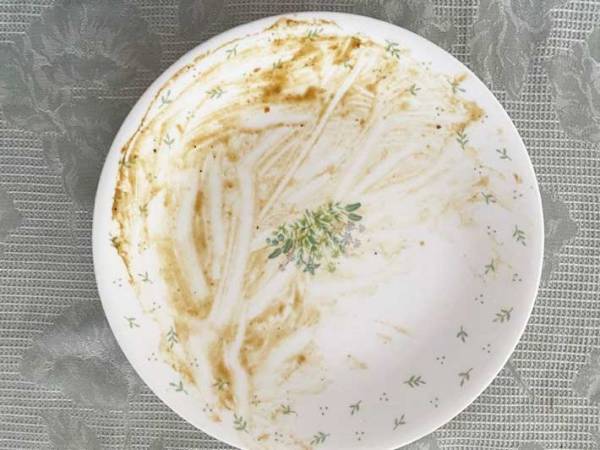 後片付けが面倒なカレー皿　食後の憂鬱がなくなる『食べ方』を「みんなに教えたい」