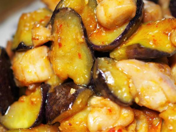 キッコーマンが伝授！　調理時間はたったの１０分　今すぐ作りたくなるナスと鶏肉のレシピ