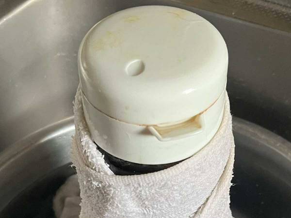 煮出した麦茶が冷めるまで待つのは終わり！爆速で冷えるライフハックに「早く知りたかった」