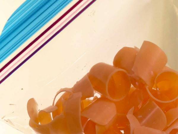 置いておくとヌルヌルする固形石けんは、こうする！　「ナイスライフハック」「天才的」