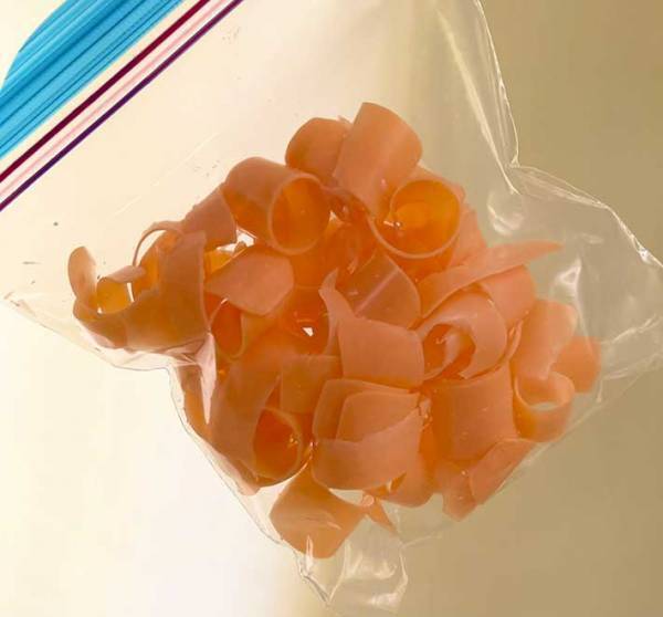 置いておくとヌルヌルする固形石けんは、こうする！　「ナイスライフハック」「天才的」