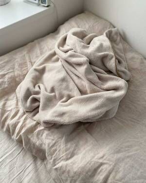 愛猫の行動パターンに気付いた飼い主　ベッドの上に毛布を丸めておくと…