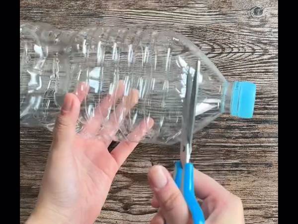 『水替え』が劇的にラク！　ペットボトルを使ったライフハックに「この発想はなかった」